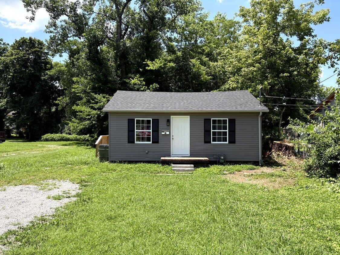 Foto principal - Fully Remodeled 2 Bed, 1 Bath Home