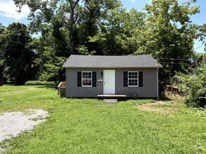 Building Photo - 2635 Kenwood Dr