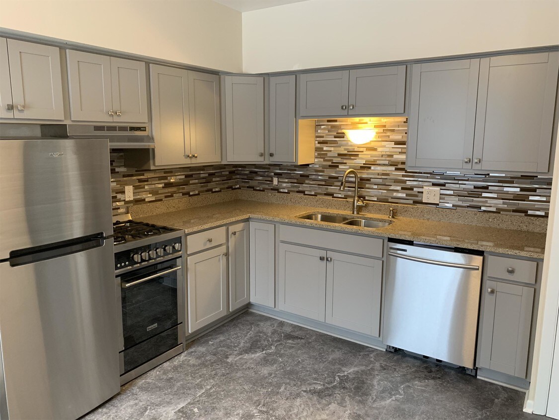 Foto principal - 2311 E North Ave