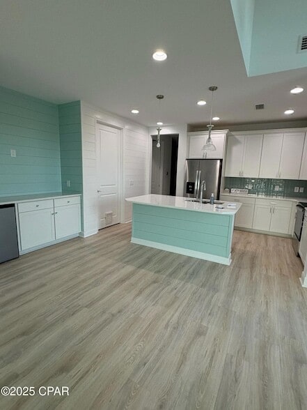 Foto del edificio - 9225 Cool Breeze Dr