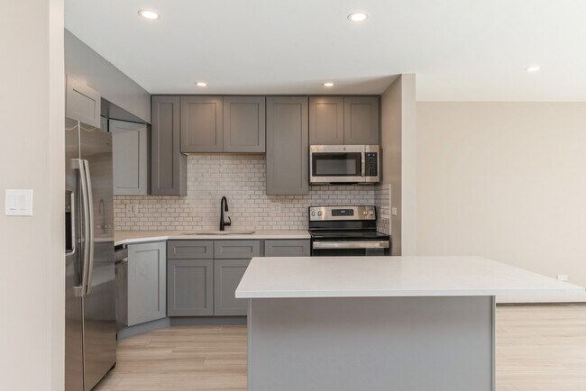 Foto del edificio - 751 S Dwyer Ave