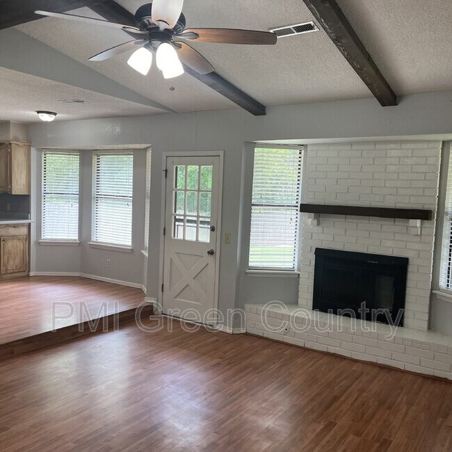 Foto del edificio - 13475 S Hickory Pl