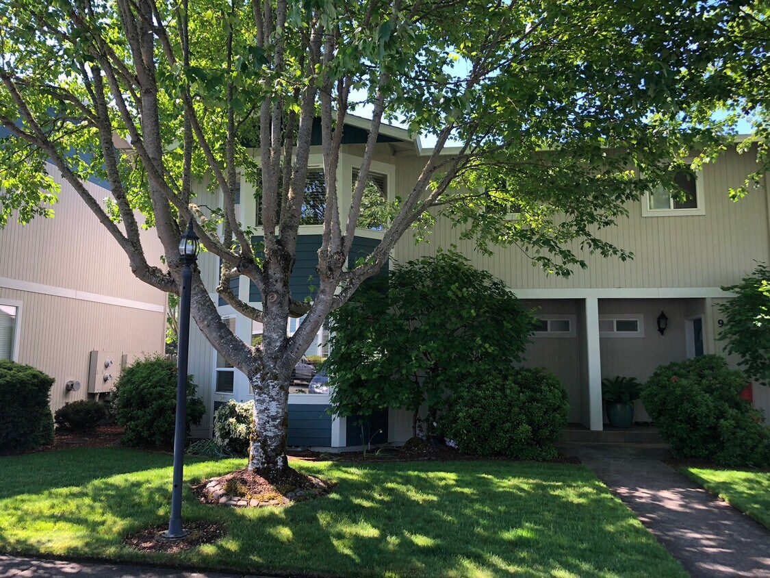 Primary Photo - 3 Bedroom 2.5 Bath Condo-Gas Fireplace