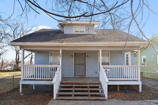 Building Photo - Beautiful 2 Bedroom 1 Bathroom house in Kansas City!