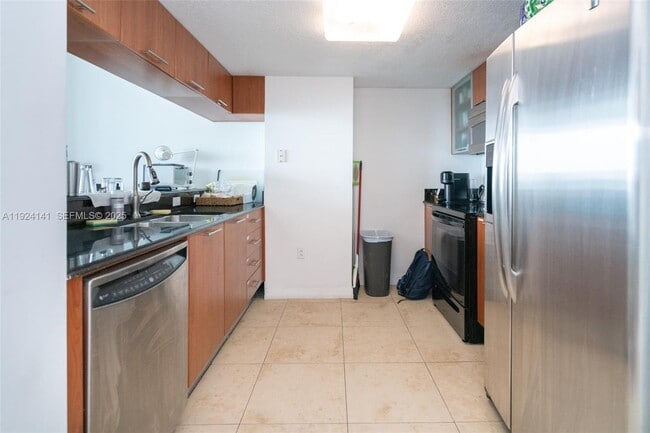 Building Photo - 1800 N Bayshore Dr