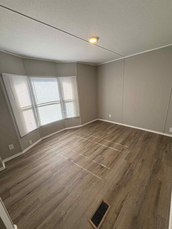 Foto del edificio - COMING SOON: Shared Trailer for Rent – Web...