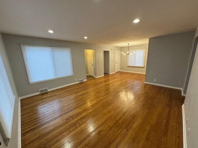 Building Photo - 1245 N 118th St