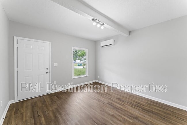 Building Photo - 321 Mill St