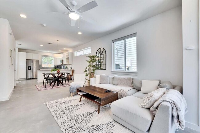 Foto del edificio - 814 N Bluff Dr