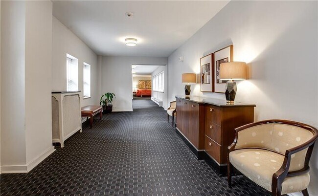 Foto del edificio - 144 N Dithridge St