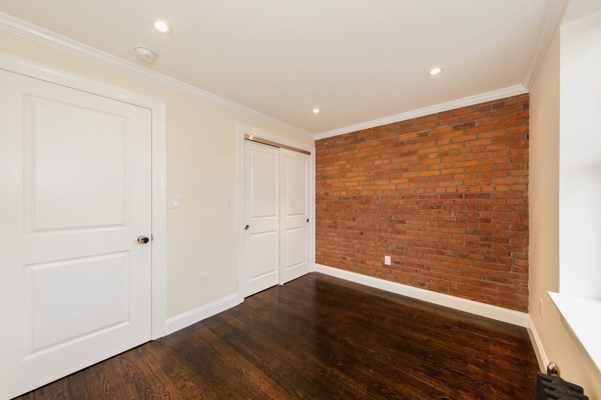 Primary Photo - 455 E 9th St