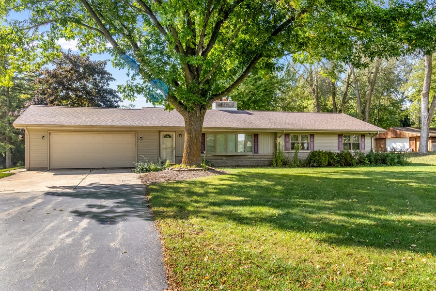 Primary Photo - 2071 Maple Rd