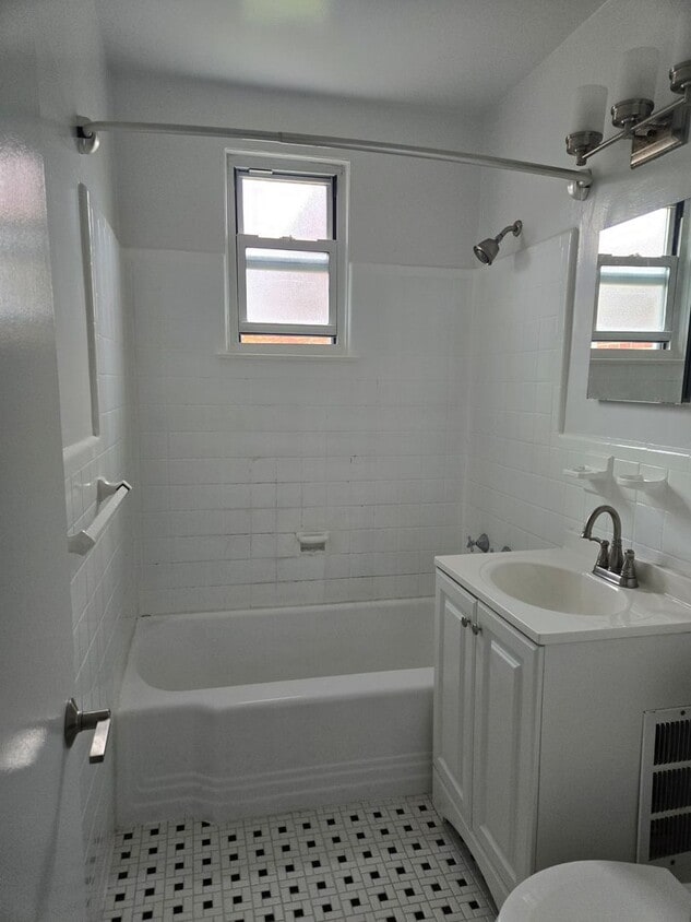 Building Photo - Bryant Gardens