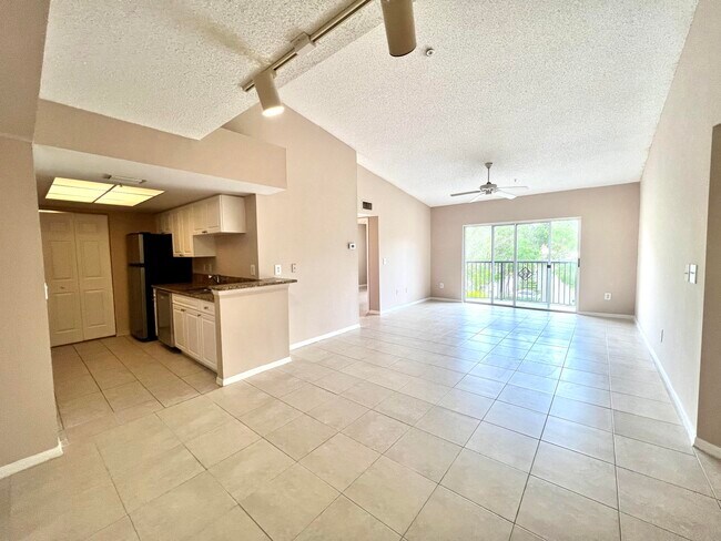 Building Photo - 400 Crestwood Ct N