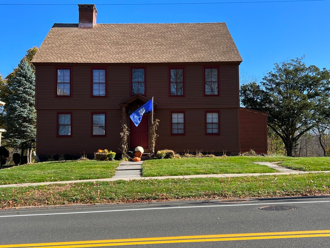 883 Worthington Rdg, Berlin, CT 06037 Apartments in Berlin, CT