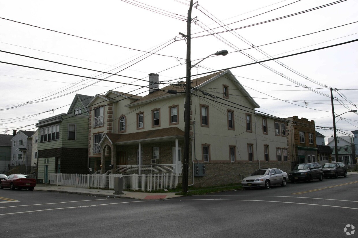 Primary Photo - 59-65 2nd St
