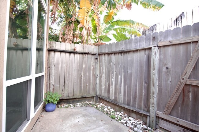 Foto del edificio - 16120 Stuebner Airline Rd