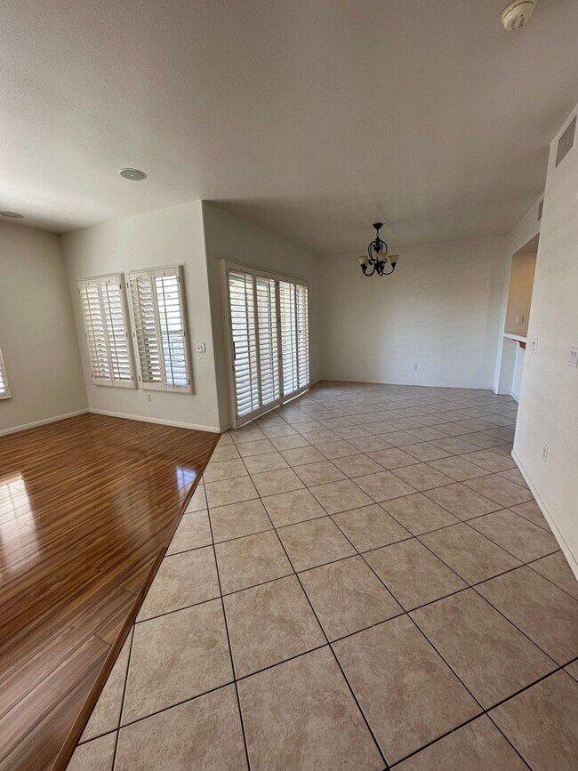 Foto del edificio - MUST SEE 2 BEDROOM CONDO IN SUMMERLIN!