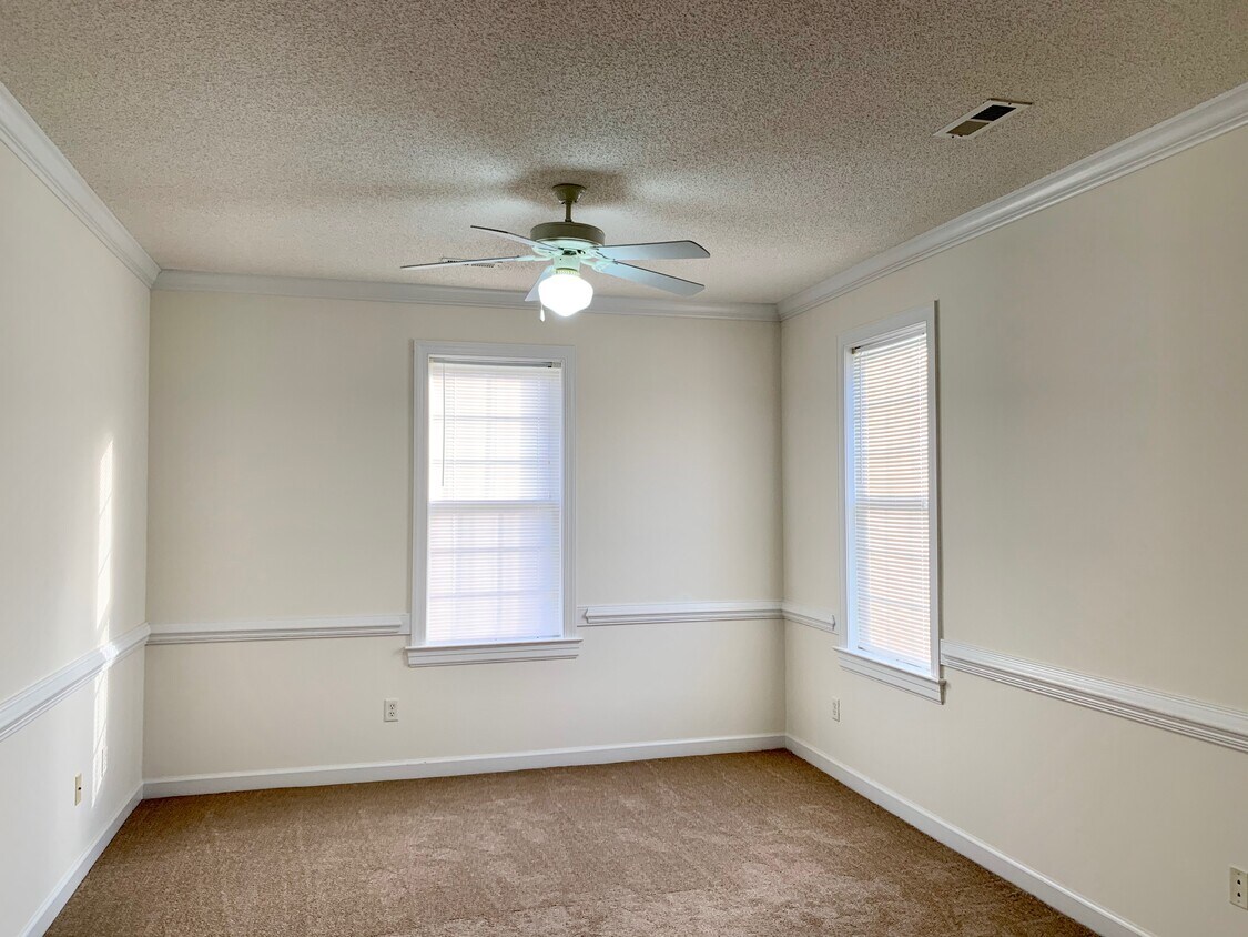 Primary Photo - 3306 Whitlock Dr N