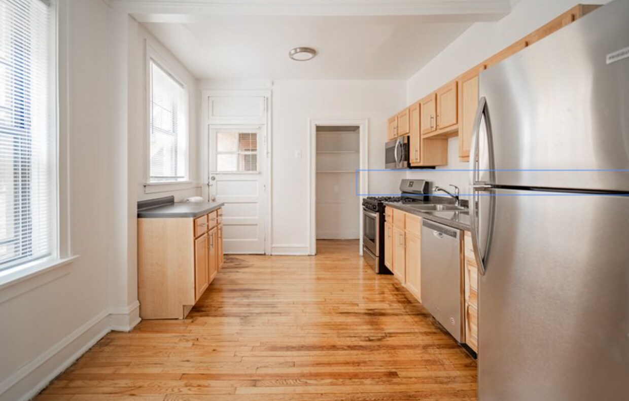 Primary Photo - 3600 N Claremont Ave