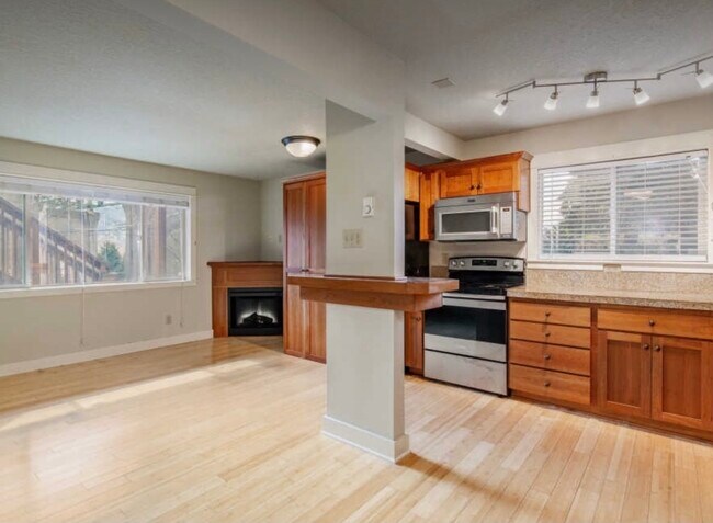 Kitchen - 6920 N Philadelphia Ave