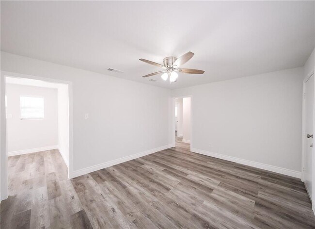 Building Photo - 4830 Bluebelle Ln