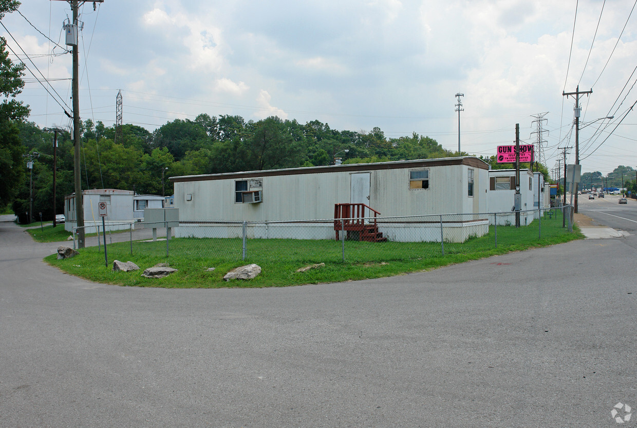 Building Photo - 1800 Nolensville Rd