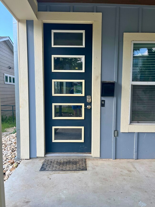 Foto del edificio - 427 Natalen Ave