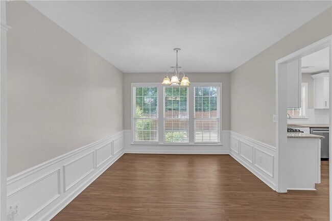 Foto del edificio - 3527 Chastain Glen Ln NE