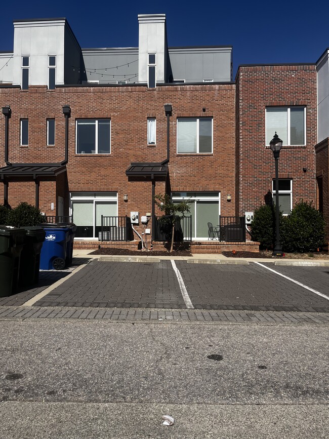 Building Photo - 238 William Drummond Way