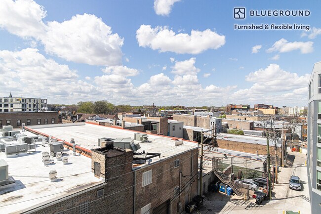 Foto del edificio - 2340 N California Ave