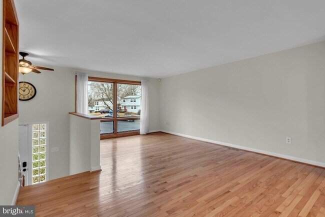 Foto del edificio - 8856 Youngsea Pl