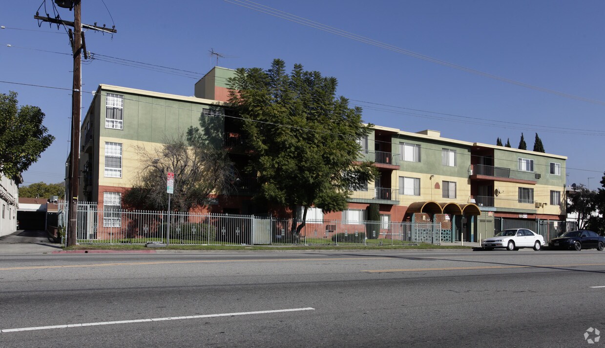Building Photo - 13535 Victory Blvd Apartments