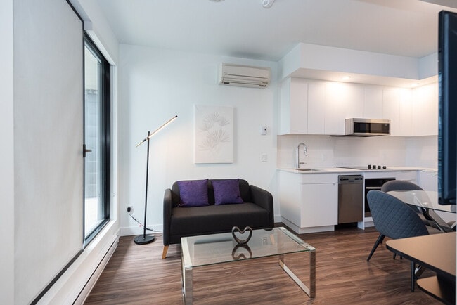 Building Photo - 1063 Rue de la Montagne