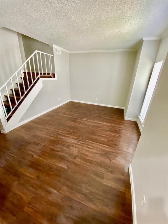 Foto del edificio - 7700 Creekbend Dr