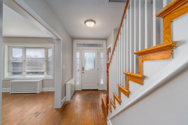 Foto del edificio - 3-Bedroom, 1.5 Bathroom Home in Belair-Edison