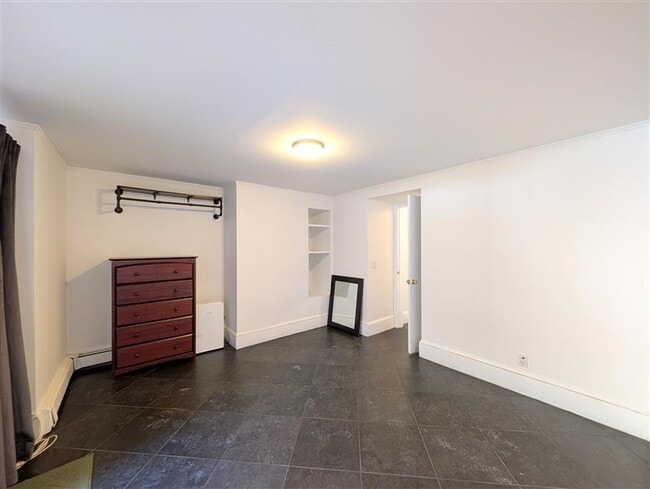 Building Photo - 31 Inman St