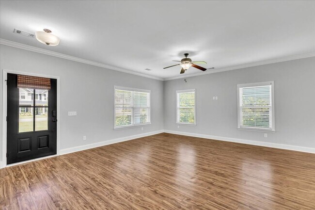 Building Photo - Beautiful 4 Bed/3.5 Bath Home in Kenmare!
