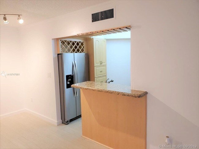 Foto del edificio - 660 W Park Dr