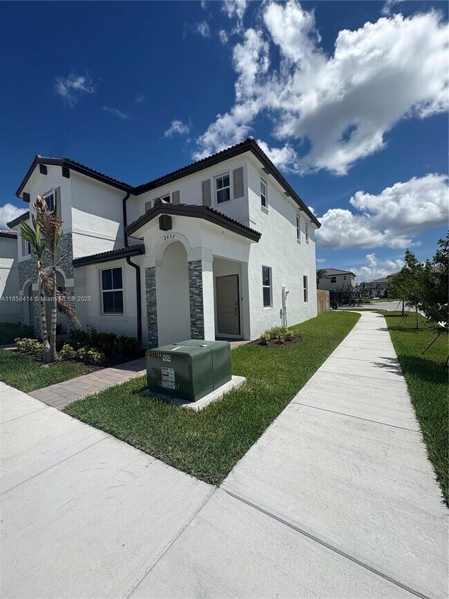 Foto del edificio - 2652 SE 28th St