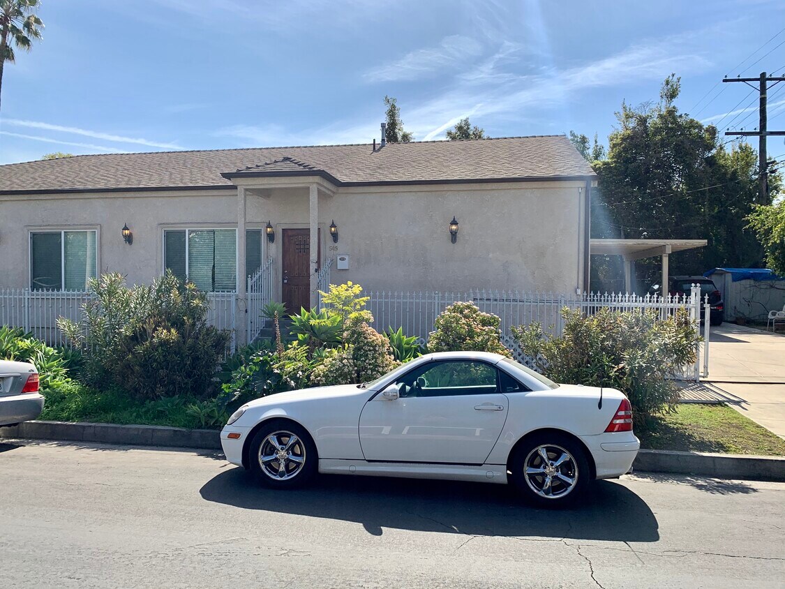 Foto principal - 549 N Martel Ave