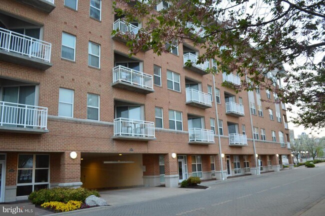 Foto del edificio - 23 Pierside Dr