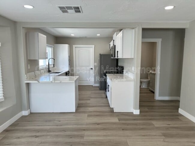 Foto del edificio - 1519 W 22nd Pl