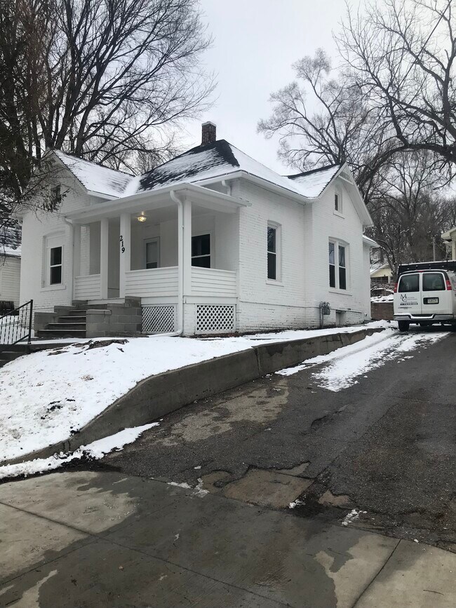Building Photo - 219 Harrison St