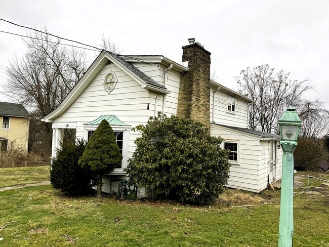 Building Photo - 915 Perry Hwy