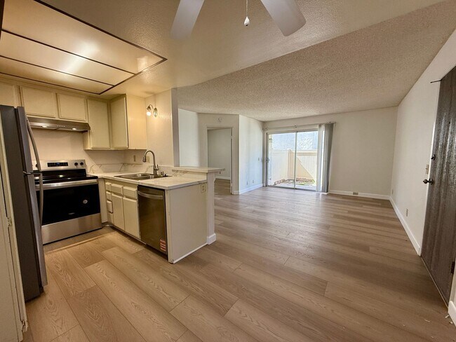 Foto del edificio - NEWLY RENOVATED 2BD/1BA! POOL! PATIO! GARAGE!