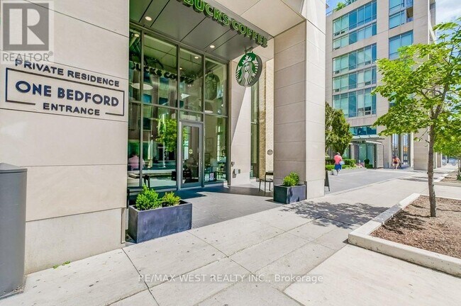 Photo du bâtiment - 1-811 Bedford Rd