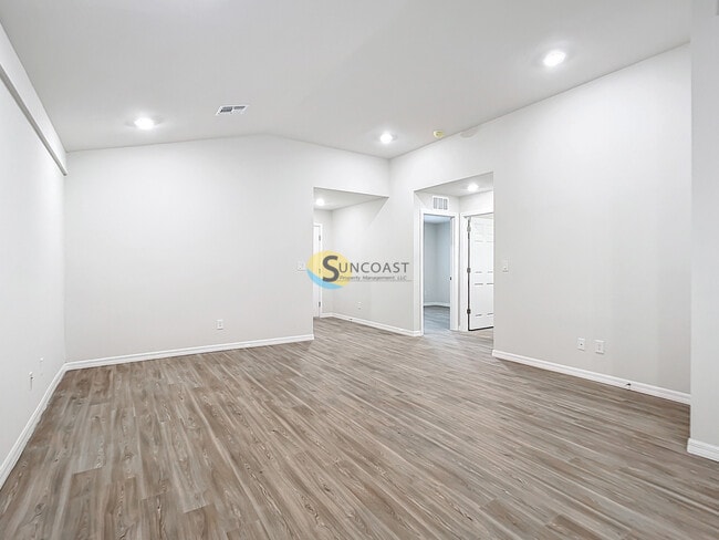 Building Photo - 123 Lomond Dr