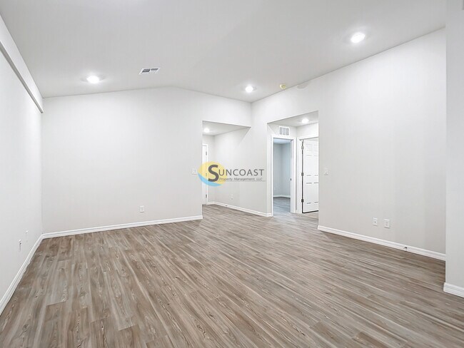 Foto del edificio - 123 Lomond Dr