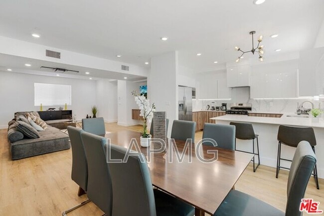 Building Photo - 4637 Laurel Canyon Blvd